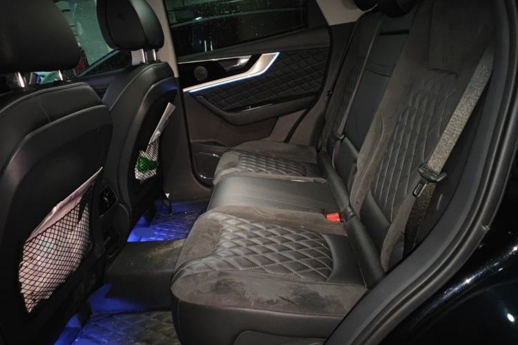 Used Hongqi HS5 2019 2.0T Smart Connect Flagship All-Wheel-Drive Version Left Rear Seat