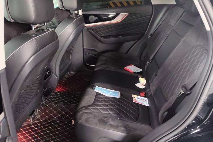 Used Hongqi HS5 2019 2.0T Smart Connect Flagship All-Wheel-Drive Version Left Rear Seat