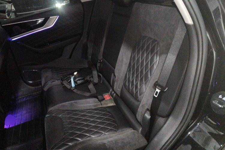Used Hongqi HS5 2019 2.0T Smart Connect Flagship All-Wheel-Drive Version Left Rear Seat