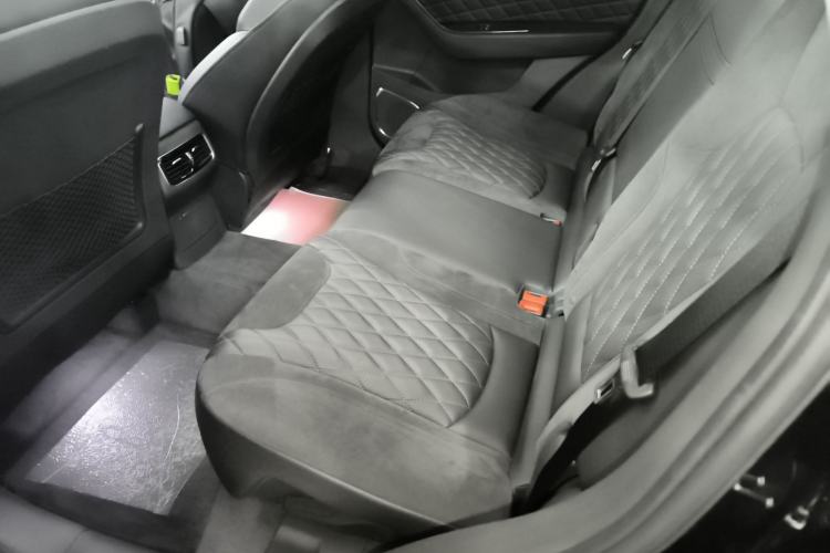 Used Hongqi HS5 2019 2.0T Smart Connect Flagship All-Wheel-Drive Version Left Rear Seat