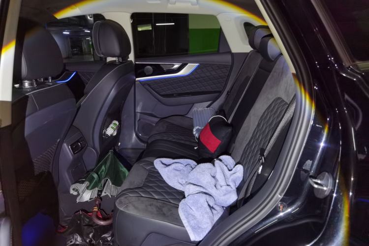 Used Hongqi HS5 2019 2.0T Smart Connect Flagship All-Wheel-Drive Version Left Rear Seat