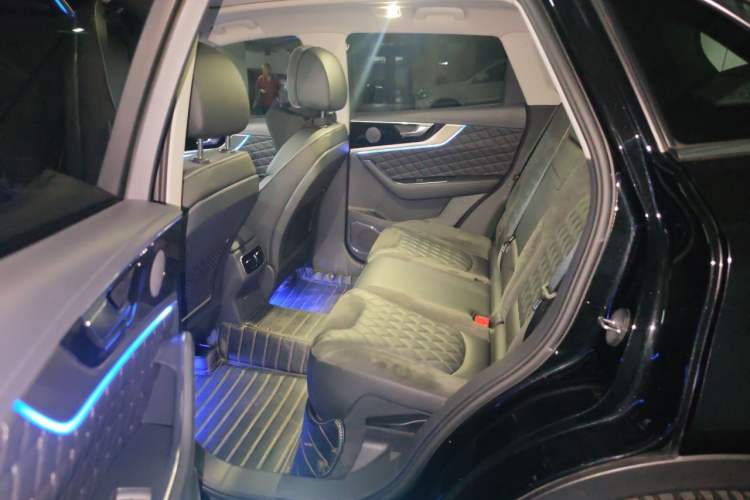 Used Hongqi HS5 2019 2.0T Smart Connect Flagship All-Wheel-Drive Version Left Rear Seat