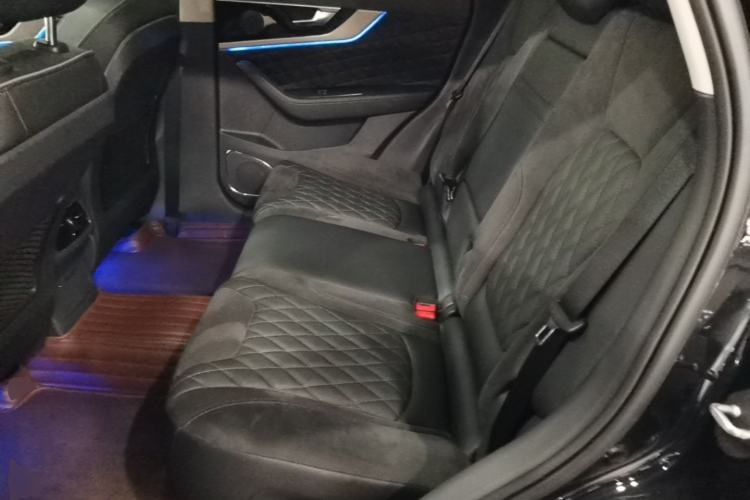 Used Hongqi HS5 2019 2.0T Smart Connect Flagship All-Wheel-Drive Version Left Rear Seat