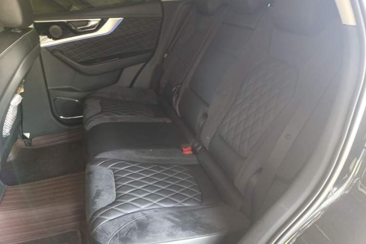Used Hongqi HS5 2019 2.0T Smart Connect Flagship All-Wheel-Drive Version Left Rear Seat