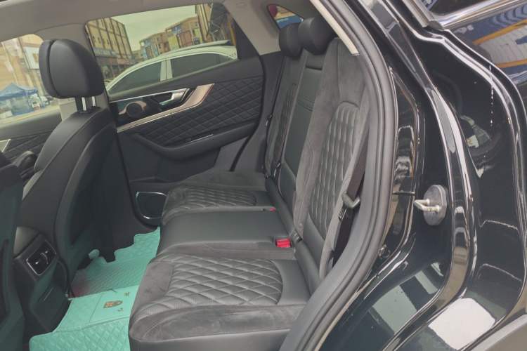 Used Hongqi HS5 2019 2.0T Smart Connect Flagship All-Wheel-Drive Version Left Rear Seat