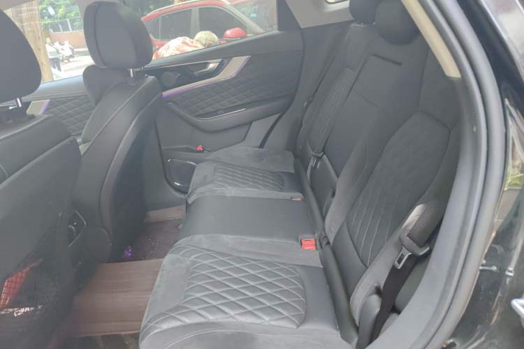 Used Hongqi HS5 2019 2.0T Smart Connect Flagship All-Wheel-Drive Version Left Rear Seat