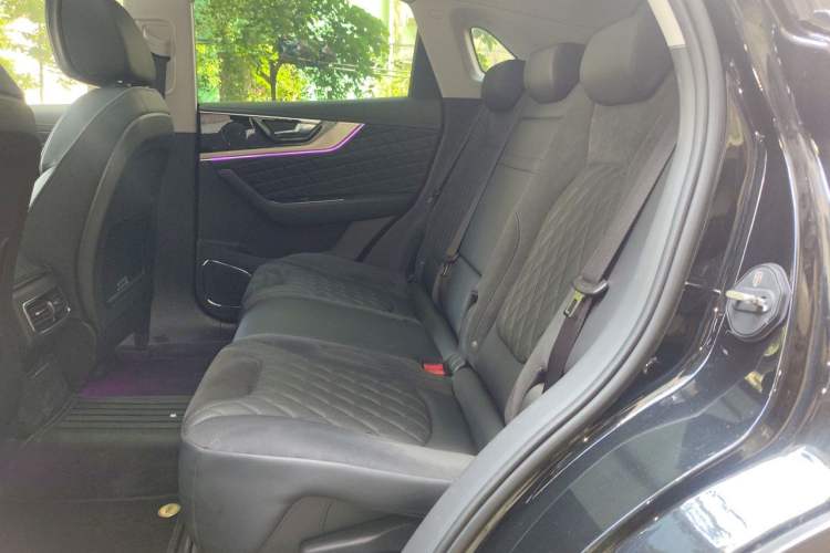Used Hongqi HS5 2019 2.0T Smart Connect Flagship All-Wheel-Drive Version Left Rear Seat