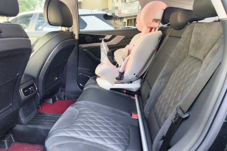 Used Hongqi HS5 2019 2.0T Smart Connect Flagship All-Wheel-Drive Version Left Rear Seat