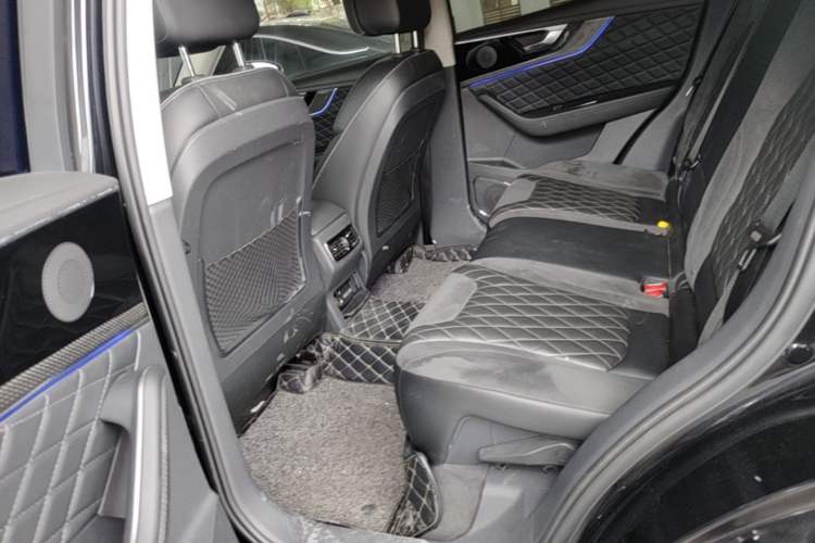 Used Hongqi HS5 2019 2.0T Smart Connect Flagship All-Wheel-Drive Version Left Rear Seat