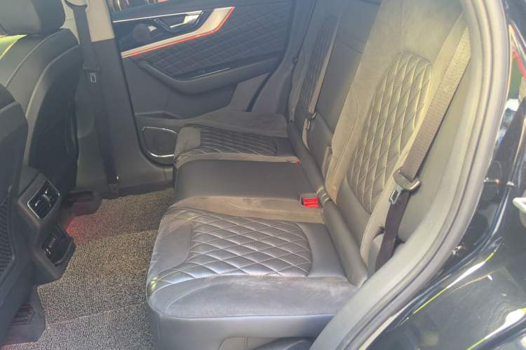 Used Hongqi HS5 2019 2.0T Smart Connect Flagship All-Wheel-Drive Version Left Rear Seat