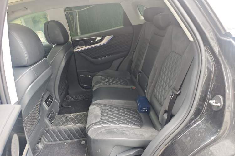 Used Hongqi HS5 2019 2.0T Smart Connect Flagship All-Wheel-Drive Version Left Rear Seat