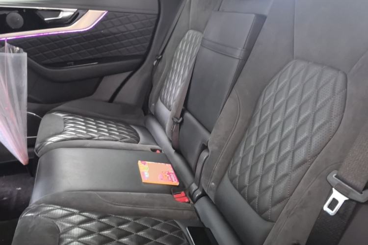 Used Hongqi HS5 2019 2.0T Smart Connect Flagship All-Wheel-Drive Version Left Rear Seat