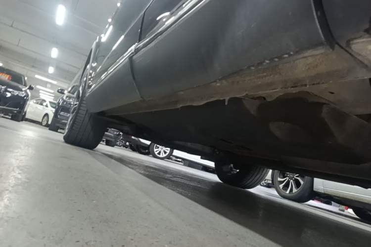 Used Hongqi HS5 2019 2.0T Smart Connect Flagship All-Wheel-Drive Version Left Side Sill