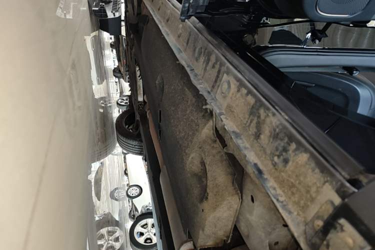 Used Hongqi HS5 2019 2.0T Smart Connect Flagship All-Wheel-Drive Version Left Side Sill