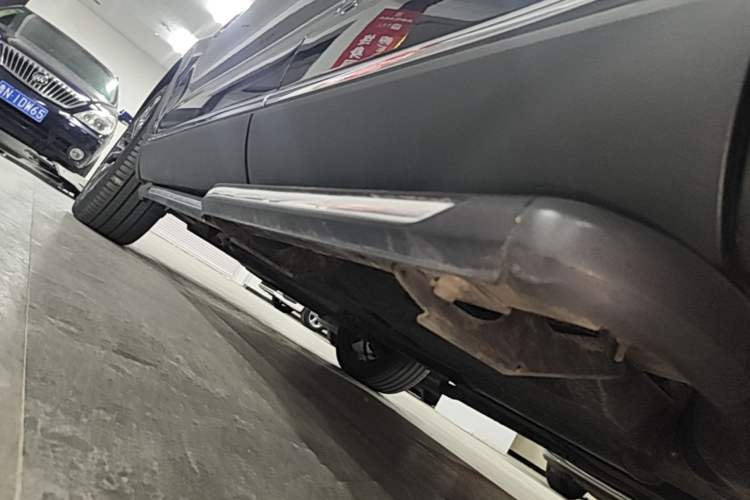 Used Hongqi HS5 2019 2.0T Smart Connect Flagship All-Wheel-Drive Version Left Side Sill