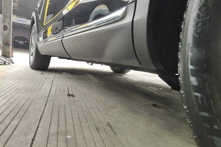 Used Hongqi HS5 2019 2.0T Smart Connect Flagship Edition Left Side Sill