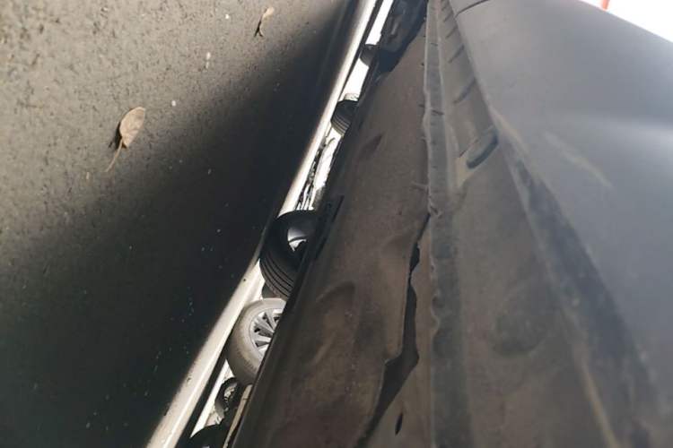 Used Hongqi HS5 2019 2.0T Smart Connect Flagship All-Wheel-Drive Version Left Side Sill
