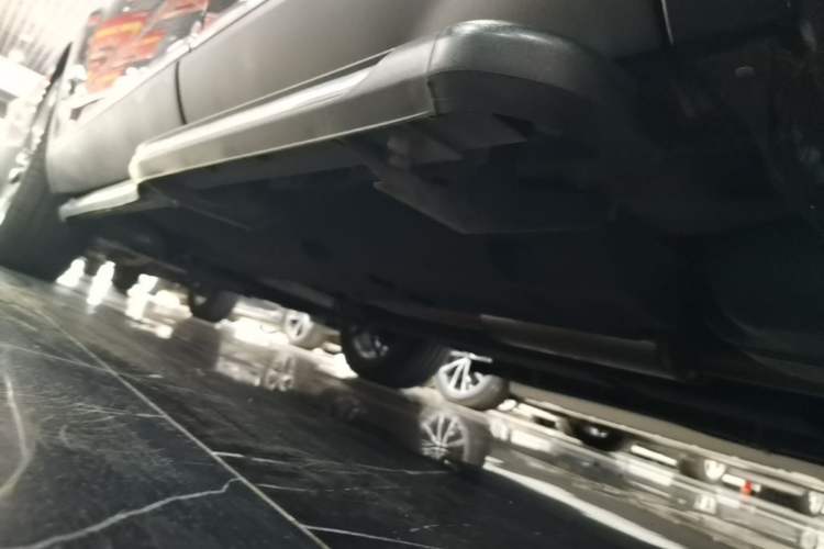 Used Hongqi HS5 2019 2.0T Smart Connect Flagship All-Wheel-Drive Version Left Side Sill