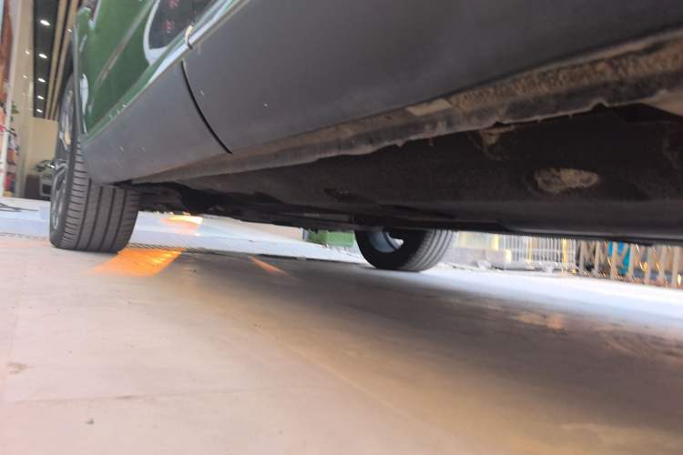 Used Hongqi HS5 2019 2.0T Smart Connect Flagship All-Wheel-Drive Version Left Side Sill