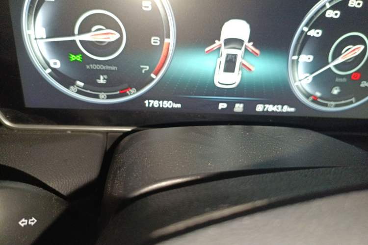 Used Hongqi HS5 2019 2.0T Smart Connect Flagship All-Wheel-Drive Version Odometer Close Up