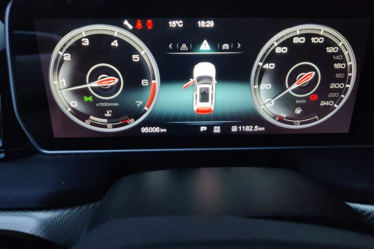 Used Hongqi HS5 2019 2.0T Smart Connect Flagship Edition Odometer Close Up