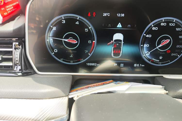 Used Hongqi HS5 2019 2.0T Smart Connect Flagship All-Wheel-Drive Version Odometer Close Up
