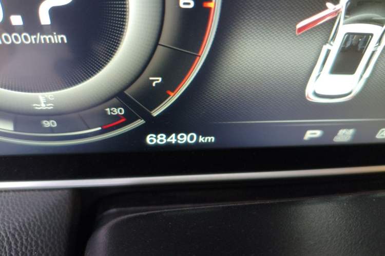 Used Hongqi HS5 2019 2.0T Smart Connect Flagship Edition Odometer Close Up