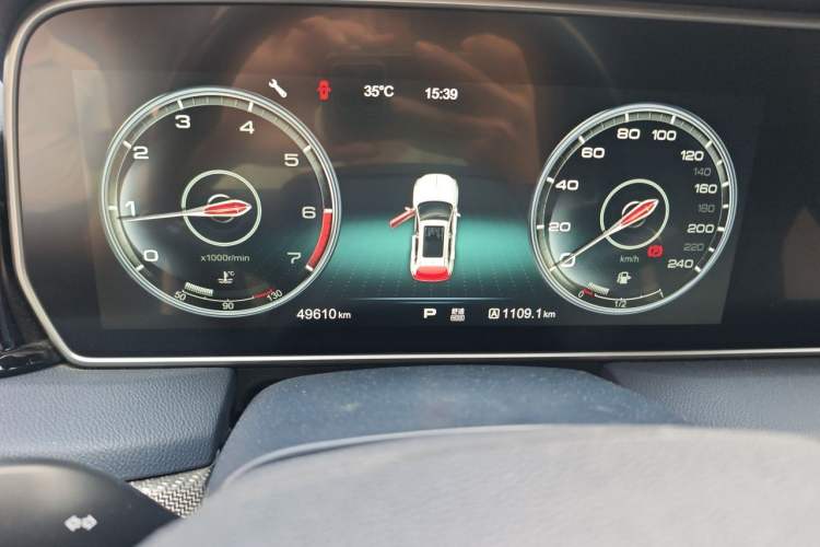 Used Hongqi HS5 2019 2.0T Smart Connect Flagship Edition Odometer Close Up