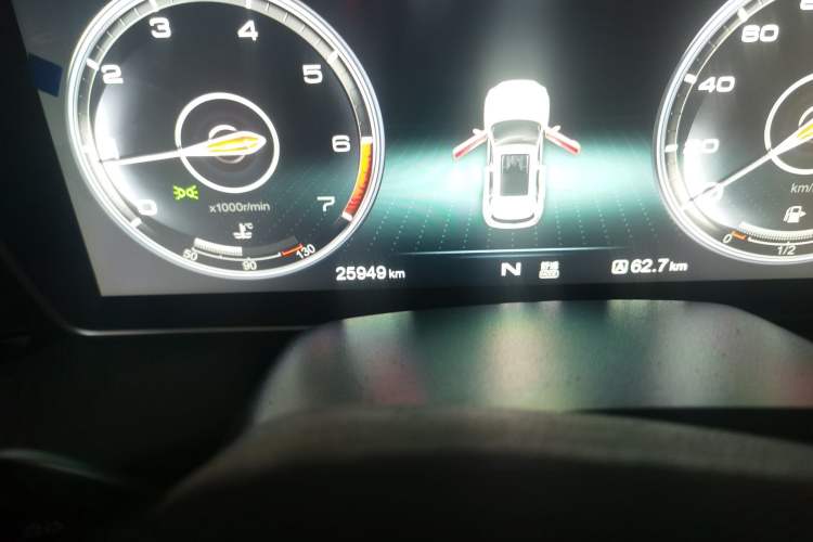 Used Hongqi HS5 2019 2.0T Smart Connect Flagship All-Wheel-Drive Version Odometer Close Up