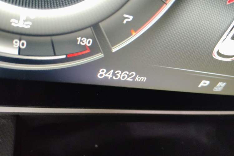 Used Hongqi HS5 2019 2.0T Smart Connect Flagship All-Wheel-Drive Version Odometer Close Up