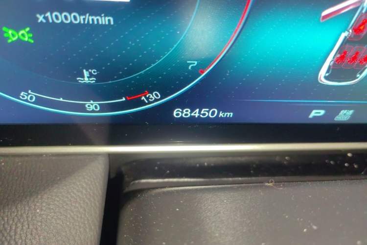 Used Hongqi HS5 2019 2.0T Smart Connect Flagship Edition Odometer Close Up