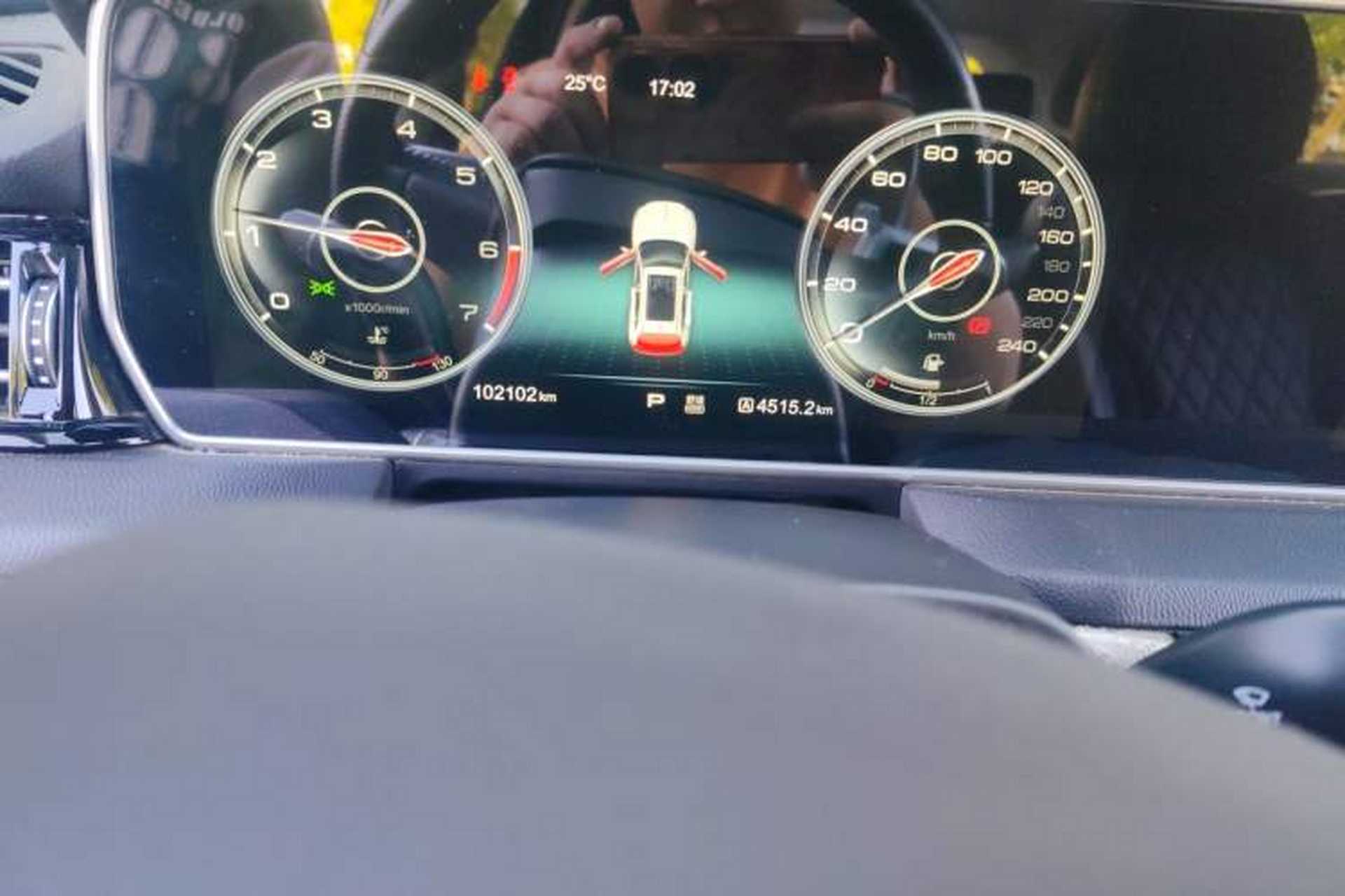 Used Hongqi HS5 2019 2.0T Smart Connect Flagship All-Wheel-Drive Version Odometer Close Up