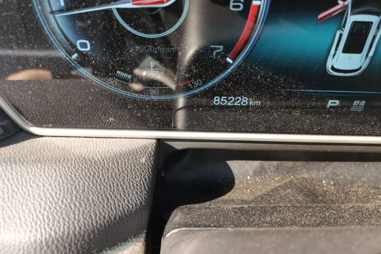 Used Hongqi HS5 2019 2.0T Smart Connect Flagship Edition Odometer Close Up