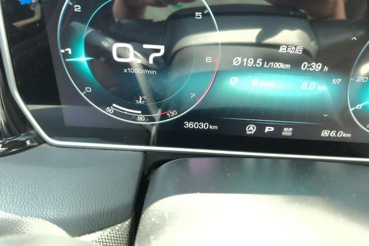 Used Hongqi HS5 2019 2.0T Smart Connect Flagship All-Wheel-Drive Version Odometer Close Up