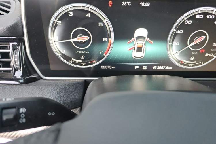 Used Hongqi HS5 2019 2.0T Smart Connect Flagship Edition Odometer Close Up