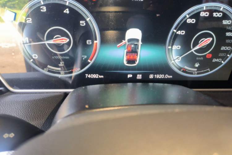 Used Hongqi HS5 2019 2.0T Smart Connect Flagship Edition Odometer Close Up