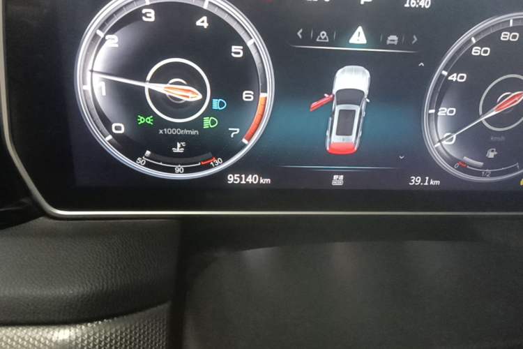 Used Hongqi HS5 2019 2.0T Smart Connect Flagship All-Wheel-Drive Version Odometer Close Up