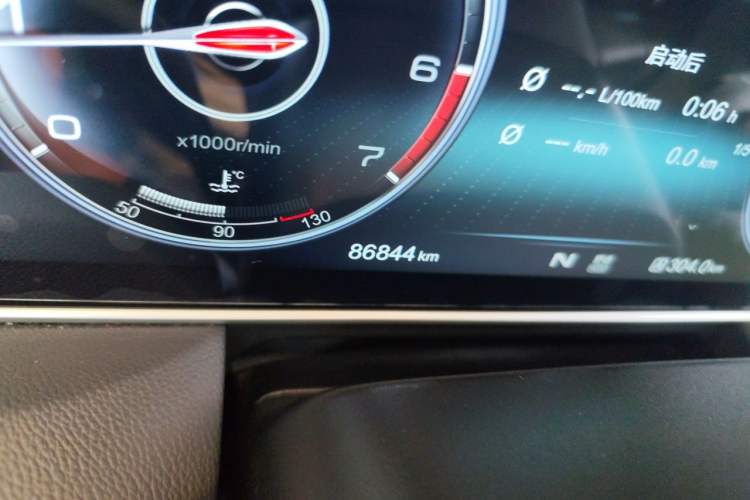 Used Hongqi HS5 2019 2.0T Smart Connect Flagship Edition Odometer Close Up