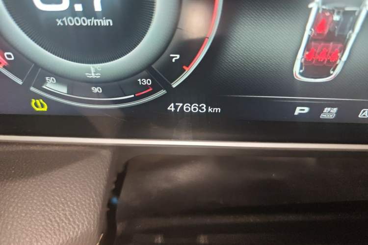 Used Hongqi HS5 2019 2.0T Smart Connect Flagship All-Wheel-Drive Version Odometer Close Up