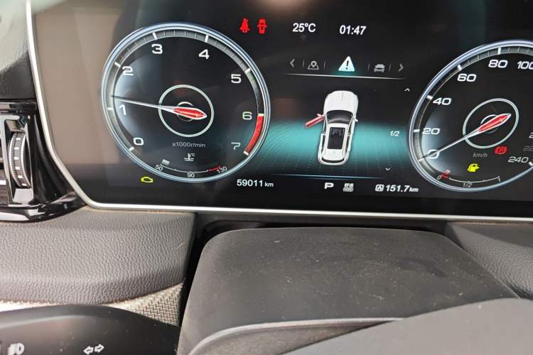 Used Hongqi HS5 2019 2.0T Smart Connect Flagship All-Wheel-Drive Version Odometer Close Up