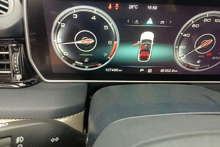 Used Hongqi HS5 2019 2.0T Smart Connect Flagship Edition Odometer Close Up