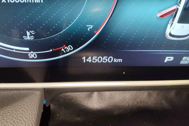 Used Hongqi HS5 2019 2.0T Smart Connect Flagship All-Wheel-Drive Version Odometer Close Up