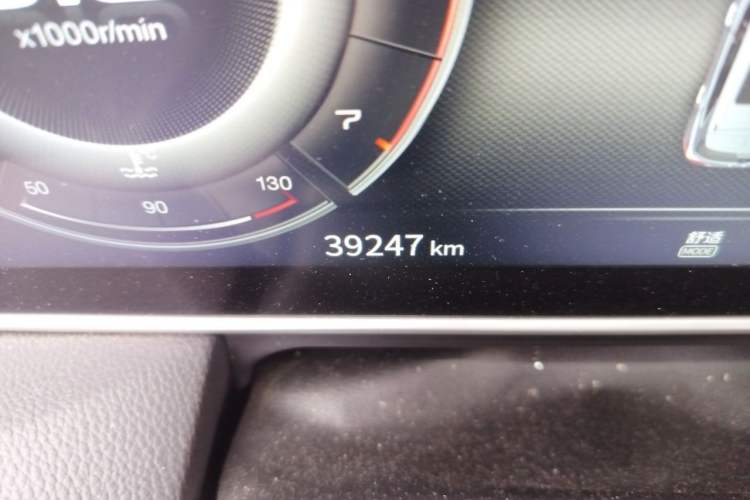 Used Hongqi HS5 2019 2.0T Smart Connect Flagship Edition Odometer Close Up