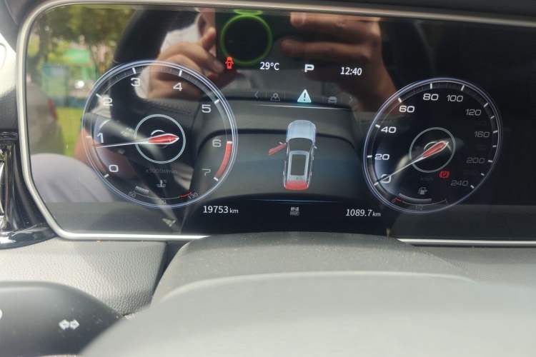 Used Hongqi HS5 2019 2.0T Smart Connect Flagship Edition Odometer Close Up