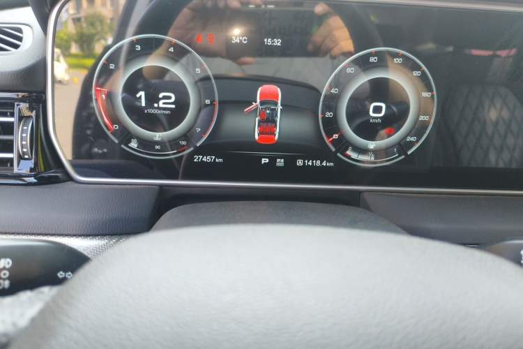 Used Hongqi HS5 2019 2.0T Smart Connect Flagship All-Wheel-Drive Version Odometer Close Up