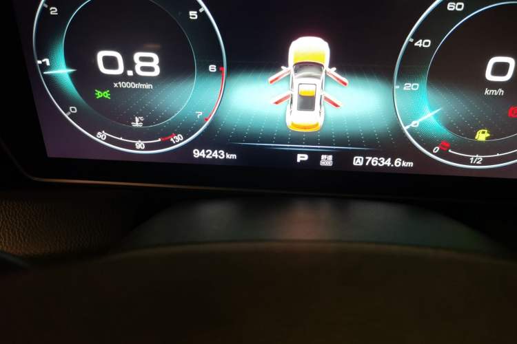 Used Hongqi HS5 2019 2.0T Smart Connect Flagship Edition Odometer Close Up