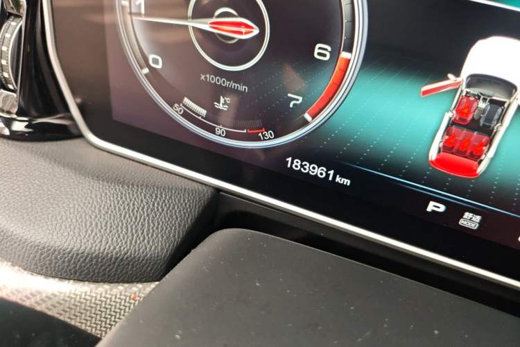 Used Hongqi HS5 2019 2.0T Smart Connect Flagship All-Wheel-Drive Version Odometer Close Up