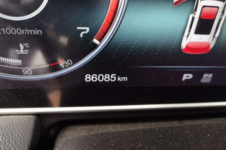 Used Hongqi HS5 2019 2.0T Smart Connect Flagship All-Wheel-Drive Version Odometer Close Up