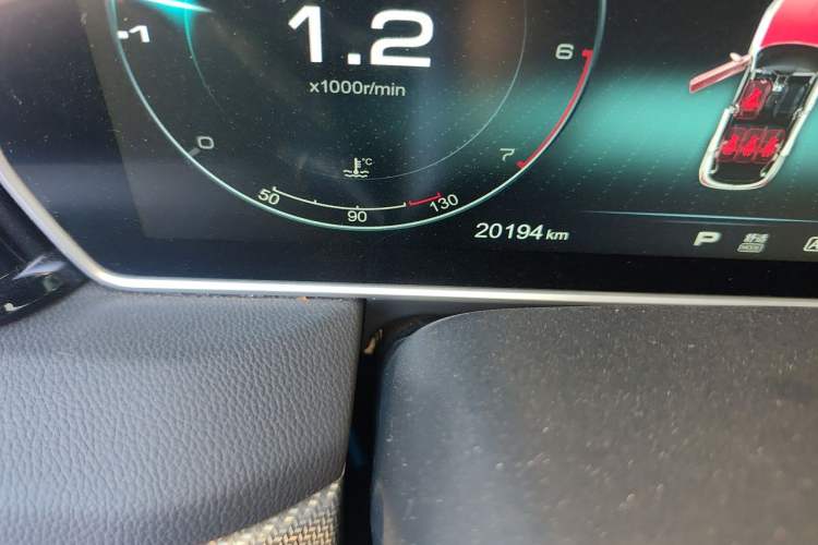 Used Hongqi HS5 2019 2.0T Smart Connect Flagship All-Wheel-Drive Version Odometer Close Up