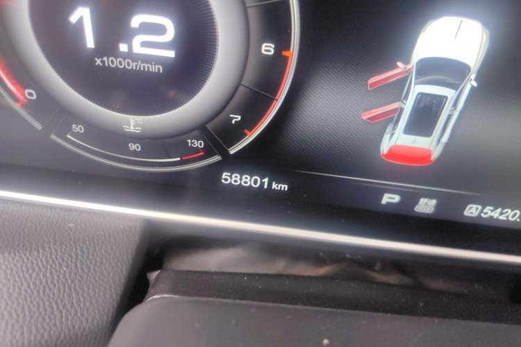 Used Hongqi HS5 2019 2.0T Smart Connect Flagship Edition Odometer Close Up